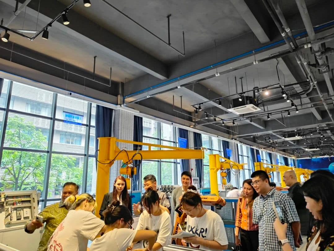 d8ad903c0d0464852ad3c18325168994 d8ad903c0d0464852ad3c18325168994